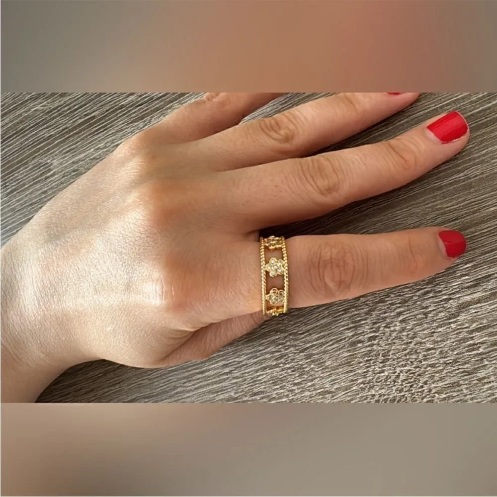 Elegant Gold Flower Ring N1089